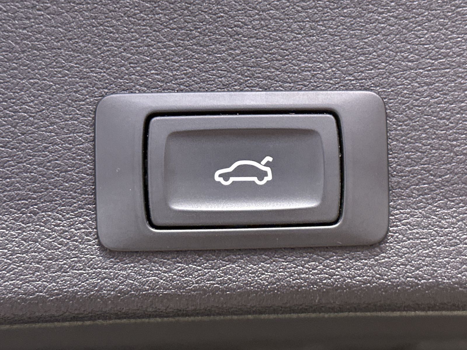 Fahrzeugabbildung Audi A4 Avant 40 TDI S-Tronic Sport NAV+LED+VCOCKPIT