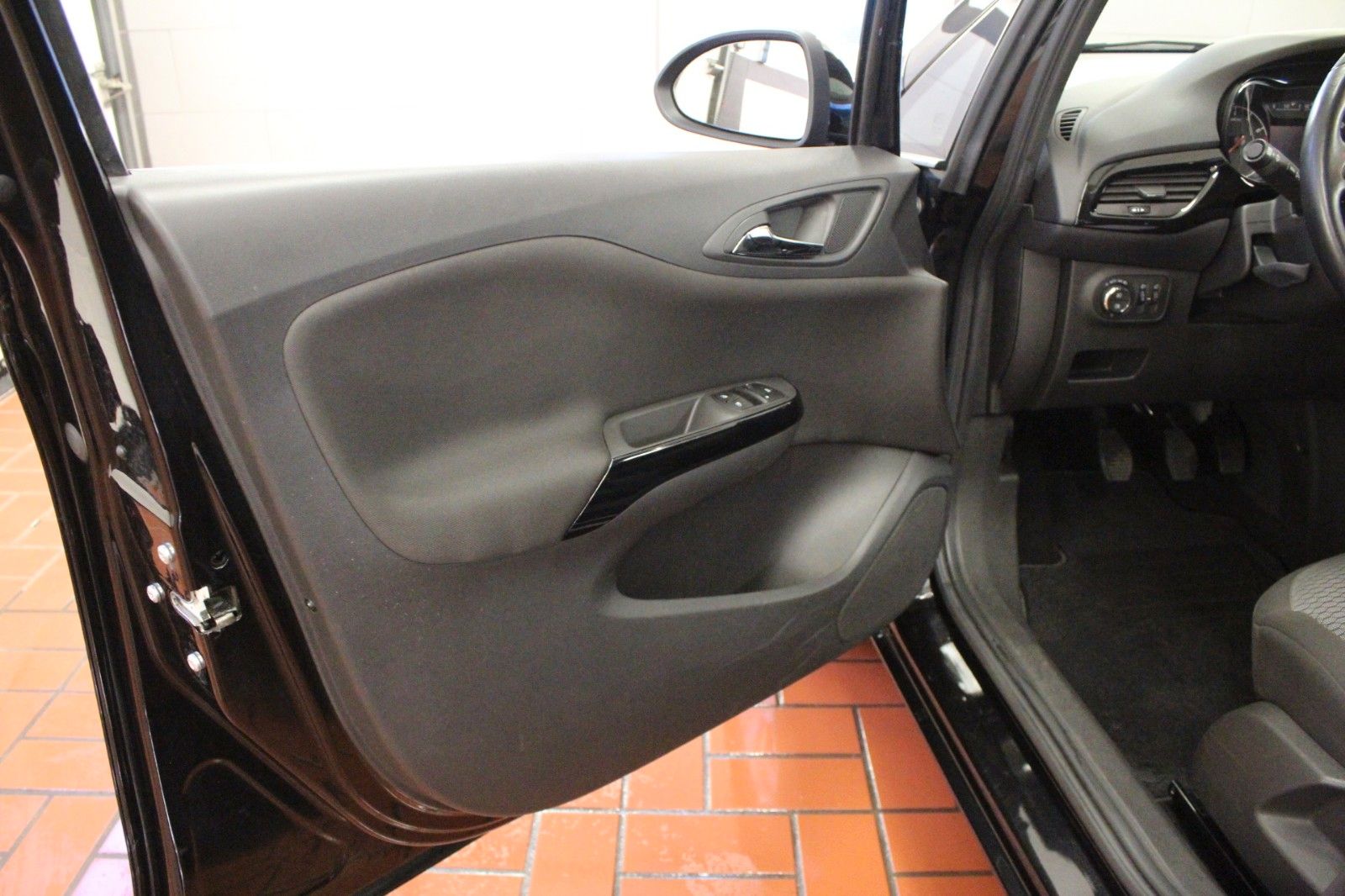 Fahrzeugabbildung Opel Corsa E 1.4 Active Winterpaket*AHK