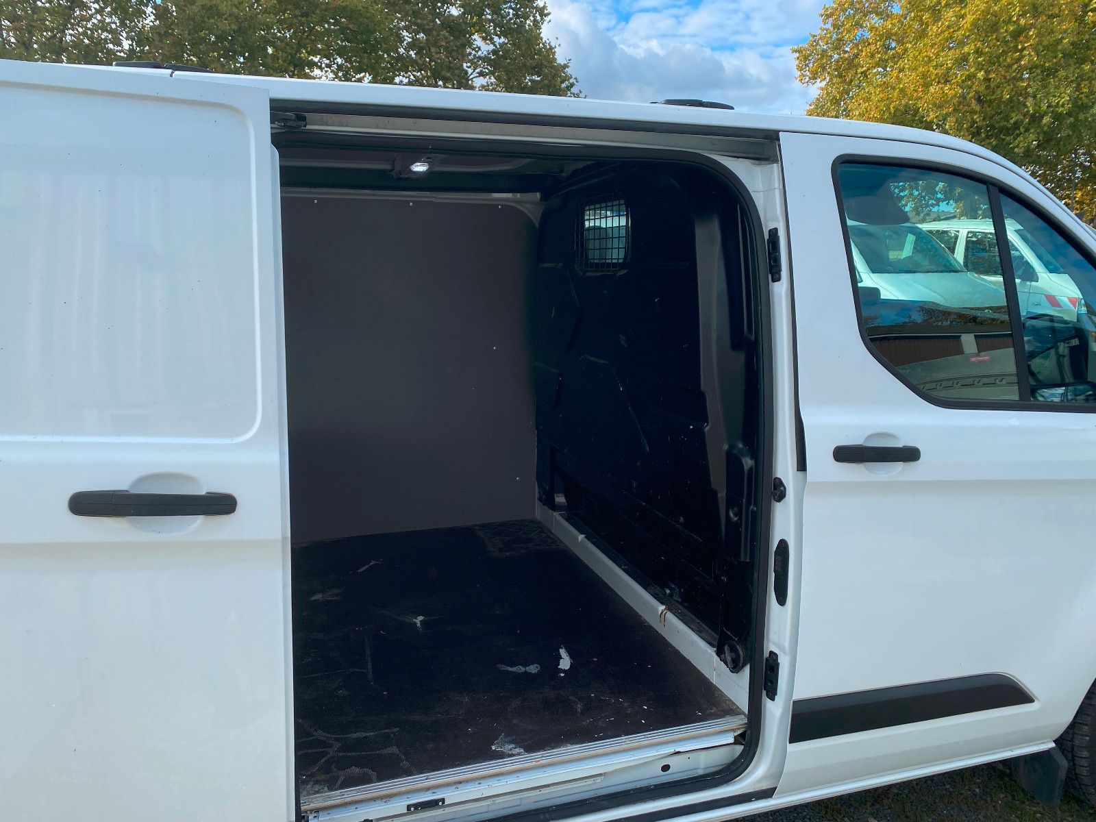 Fahrzeugabbildung Ford Transit Custom Kasten 300 L2 Trend,AHK,Automatic