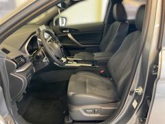 Fahrzeugabbildung Mitsubishi Eclipse Cross Select 2.4 l MIVEC PHEV 4WD