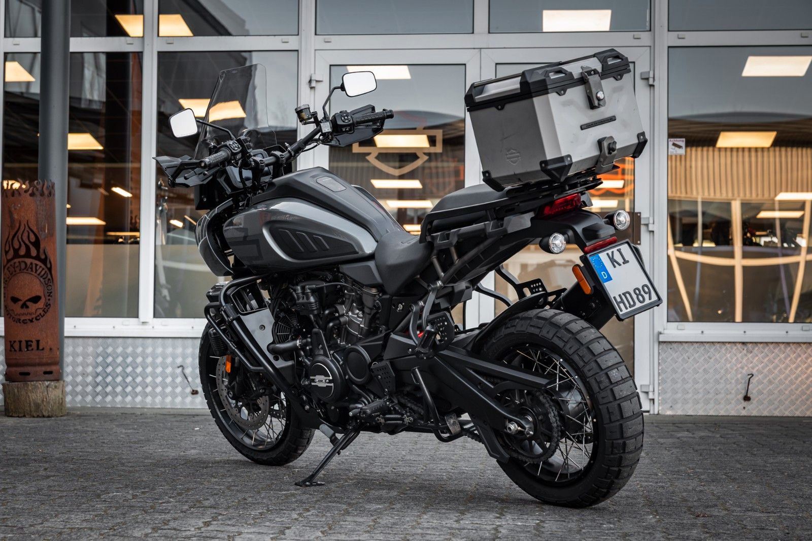 Fahrzeugabbildung Harley-Davidson RA1250S Pan America Special - JEKILL & HYDE -