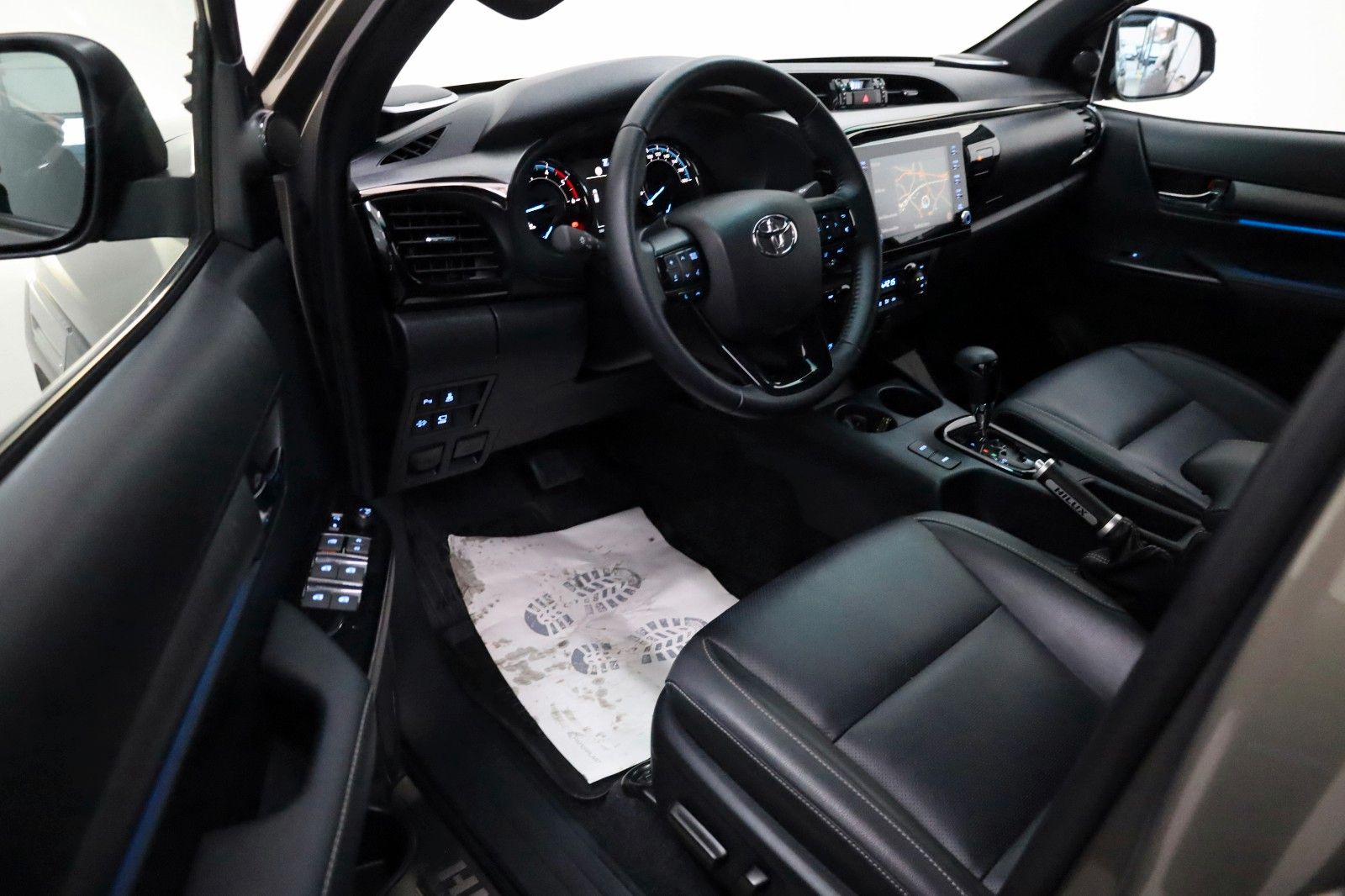 Fahrzeugabbildung Toyota Hilux Double Cab Invincible,ACC,Nav,AHK,Garantie