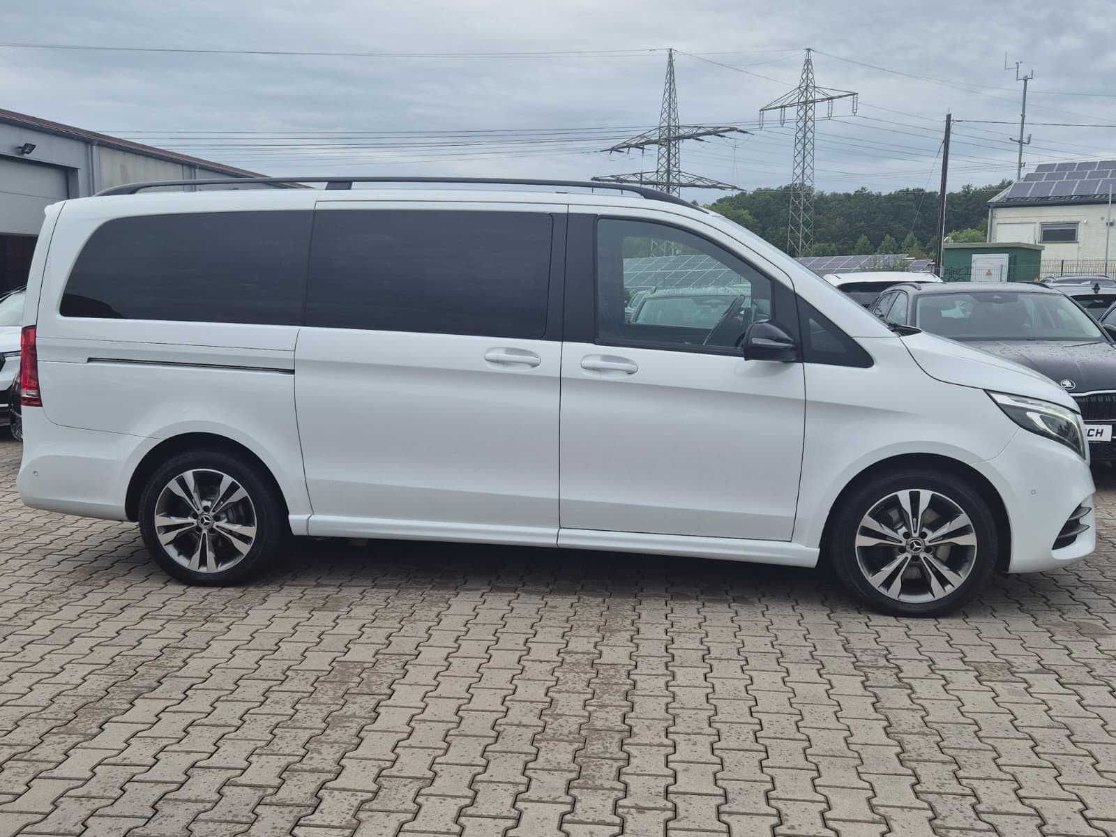 Fahrzeugabbildung Mercedes-Benz V 300 d 4MATIC lang AMG PANO*Mittelkonsole*AHK