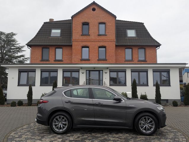 Alfa Romeo Stelvio Super Q4 BiXenon Leder SHZ CAM Keyls DAB