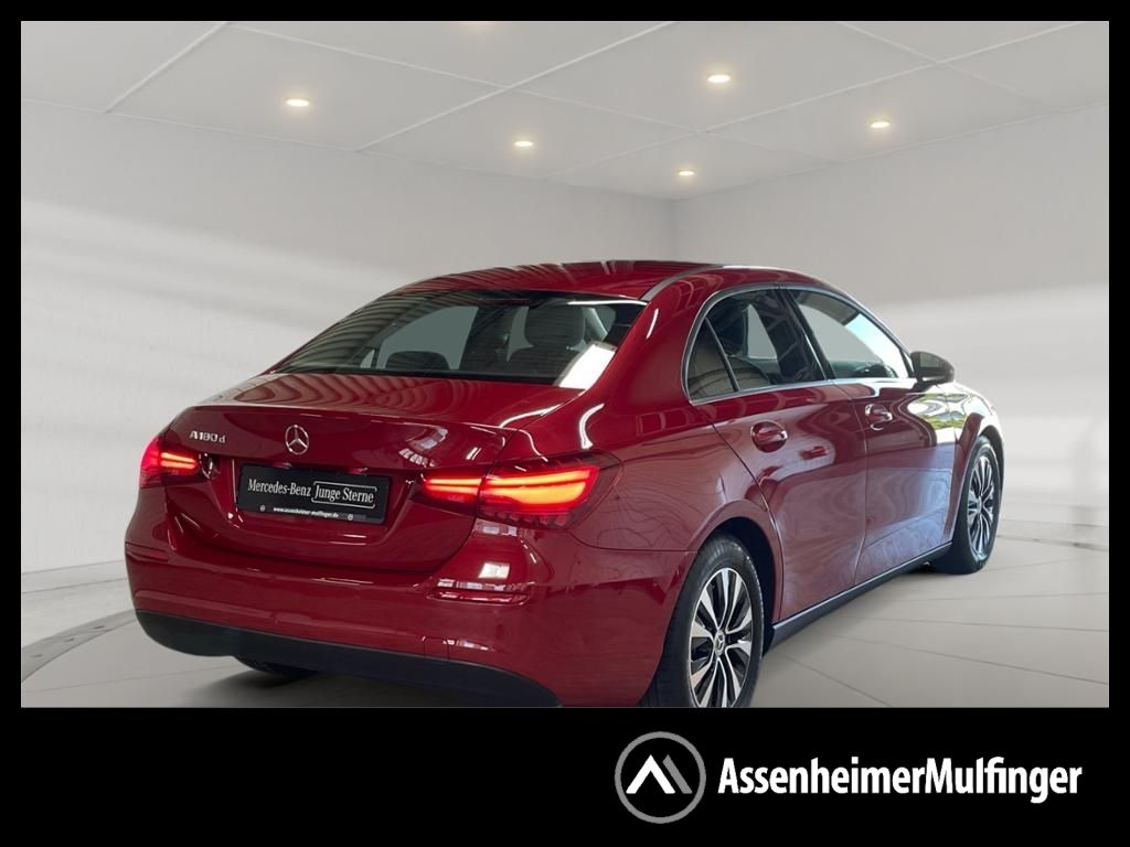 Mercedes-Benz A 180 d Limousine Limousine Cam LED Navi PTS SHZ