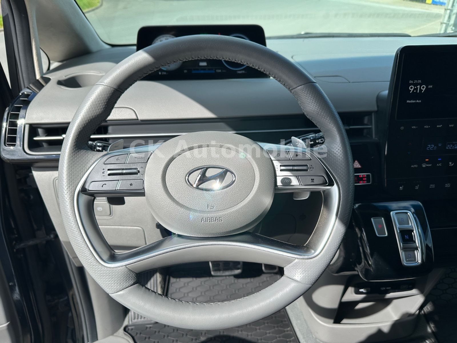 Fahrzeugabbildung Hyundai Staria Premium Signature 4WD/7Sitze/Navi/ACC/AHK