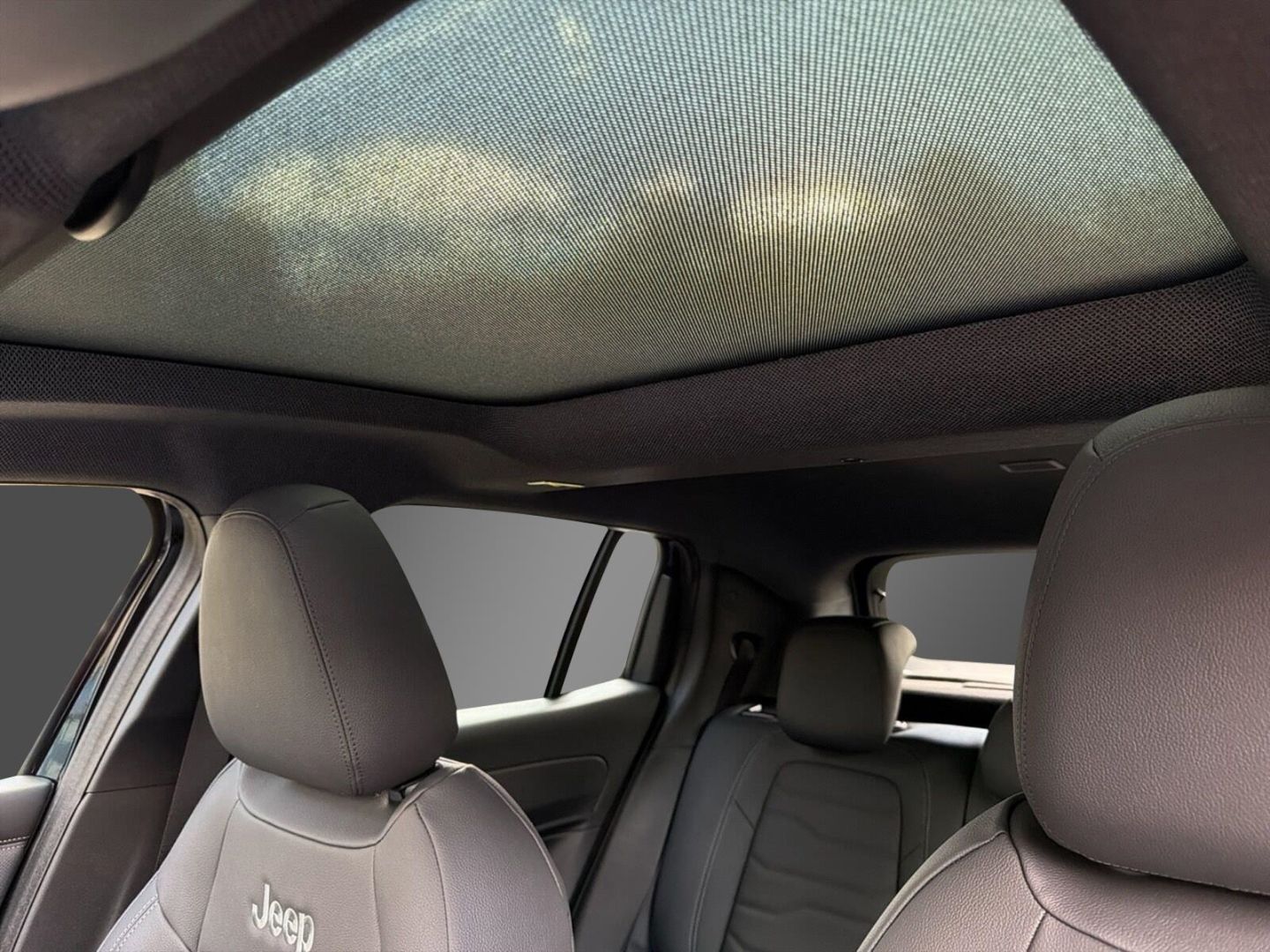 Fahrzeugabbildung Jeep Avenger Summit Elektro Leder Panoramadach MY2027