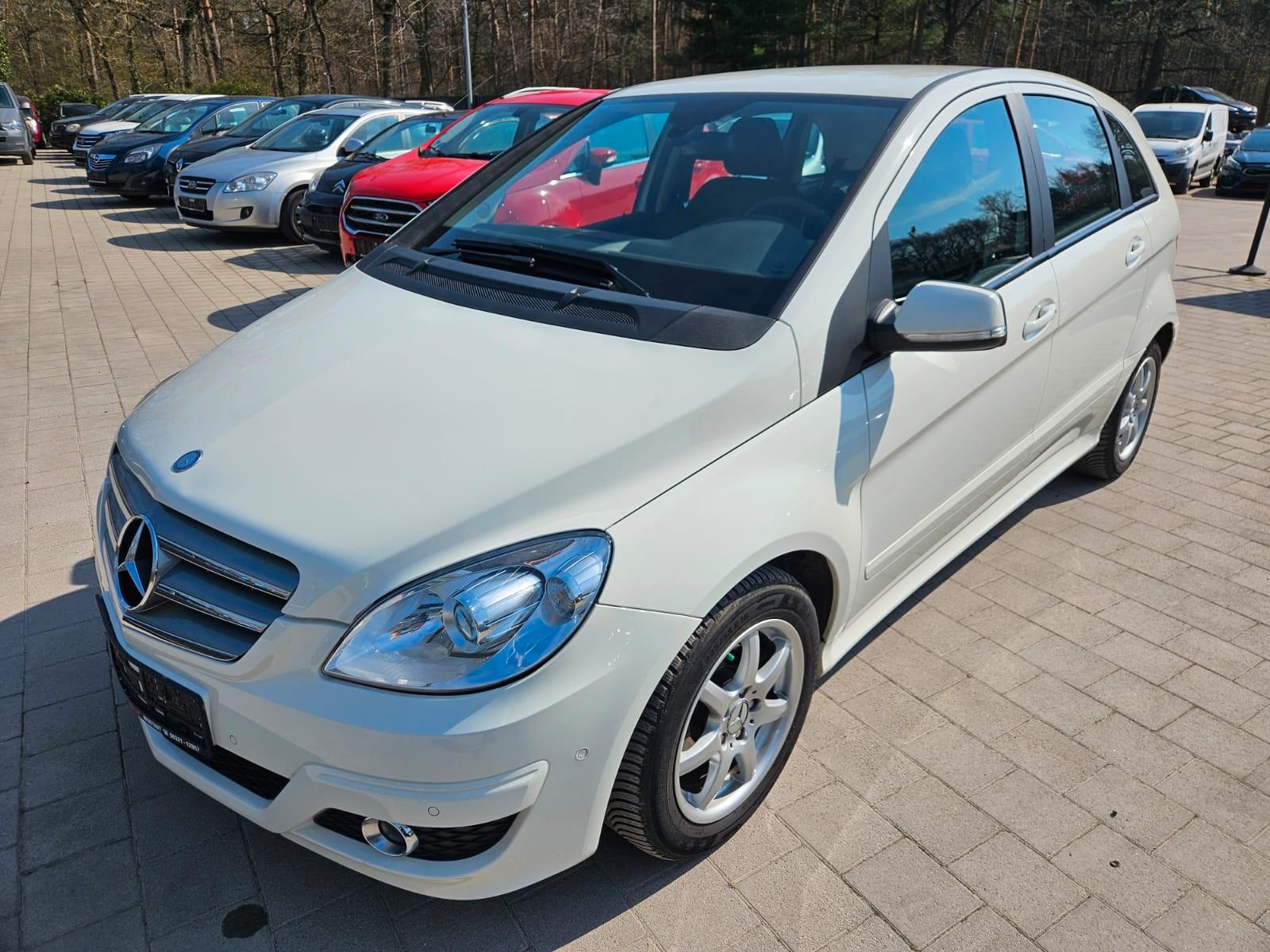 Mercedes-Benz B 180