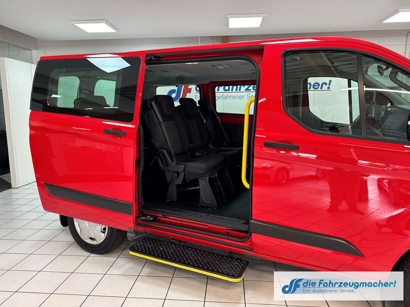 Fahrzeugabbildung Ford Transit Custom Tourneo 320 L1 Trend 2.0 TDCi Dyn