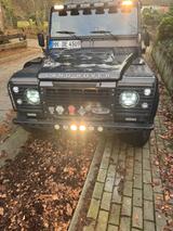 Land Rover Defender 110 TD4 Station Wagon E E - graue Land Rover Defender