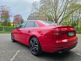 Audi A4 2.0 TFSI 140kW ultra S tronic Klima Navi GRA - Audi A4: Rot