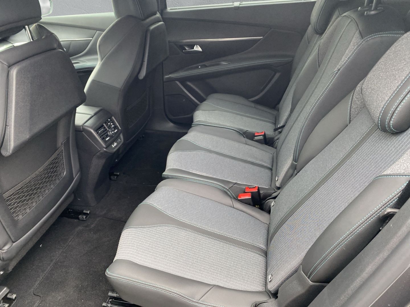 Fahrzeugabbildung Peugeot 5008 Allure Pack 1.2 PureTech 130 EU6d 7-Sitzer