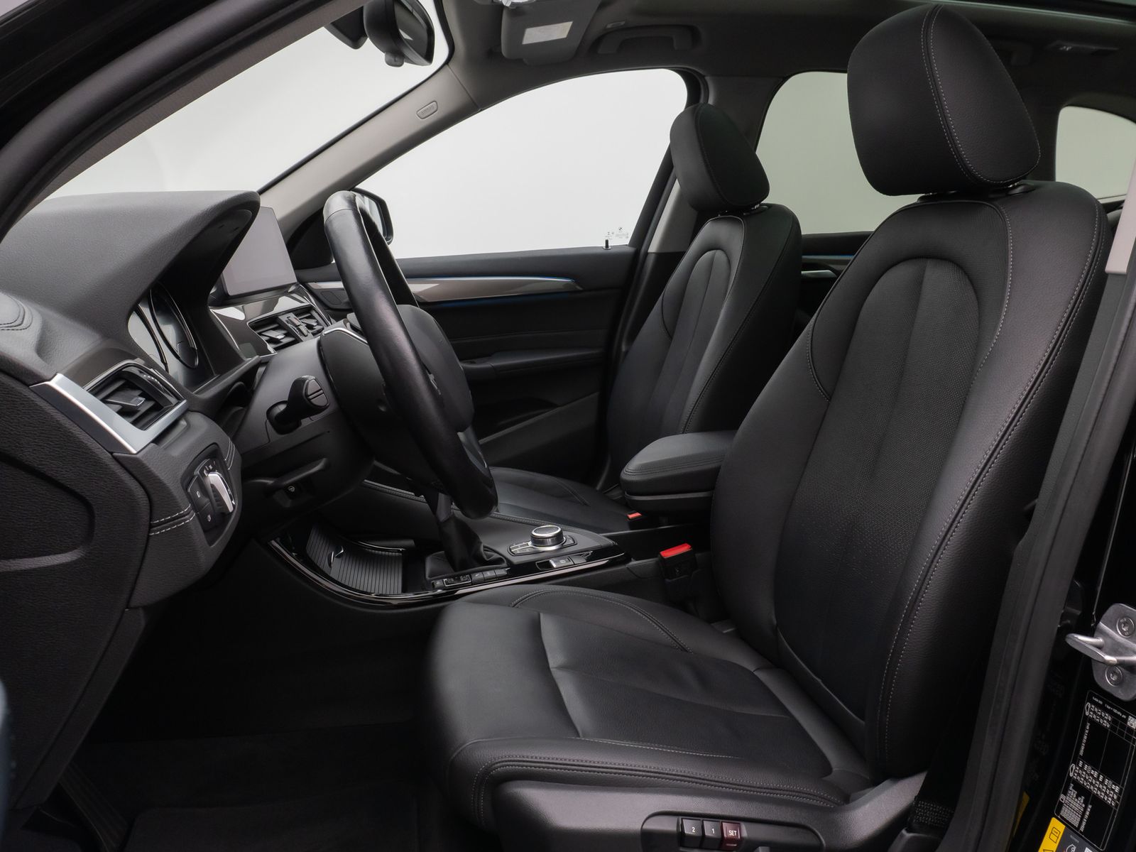 Fahrzeugabbildung BMW X1 xD25e xLine Panorama Kamera HUD DAB Komfort