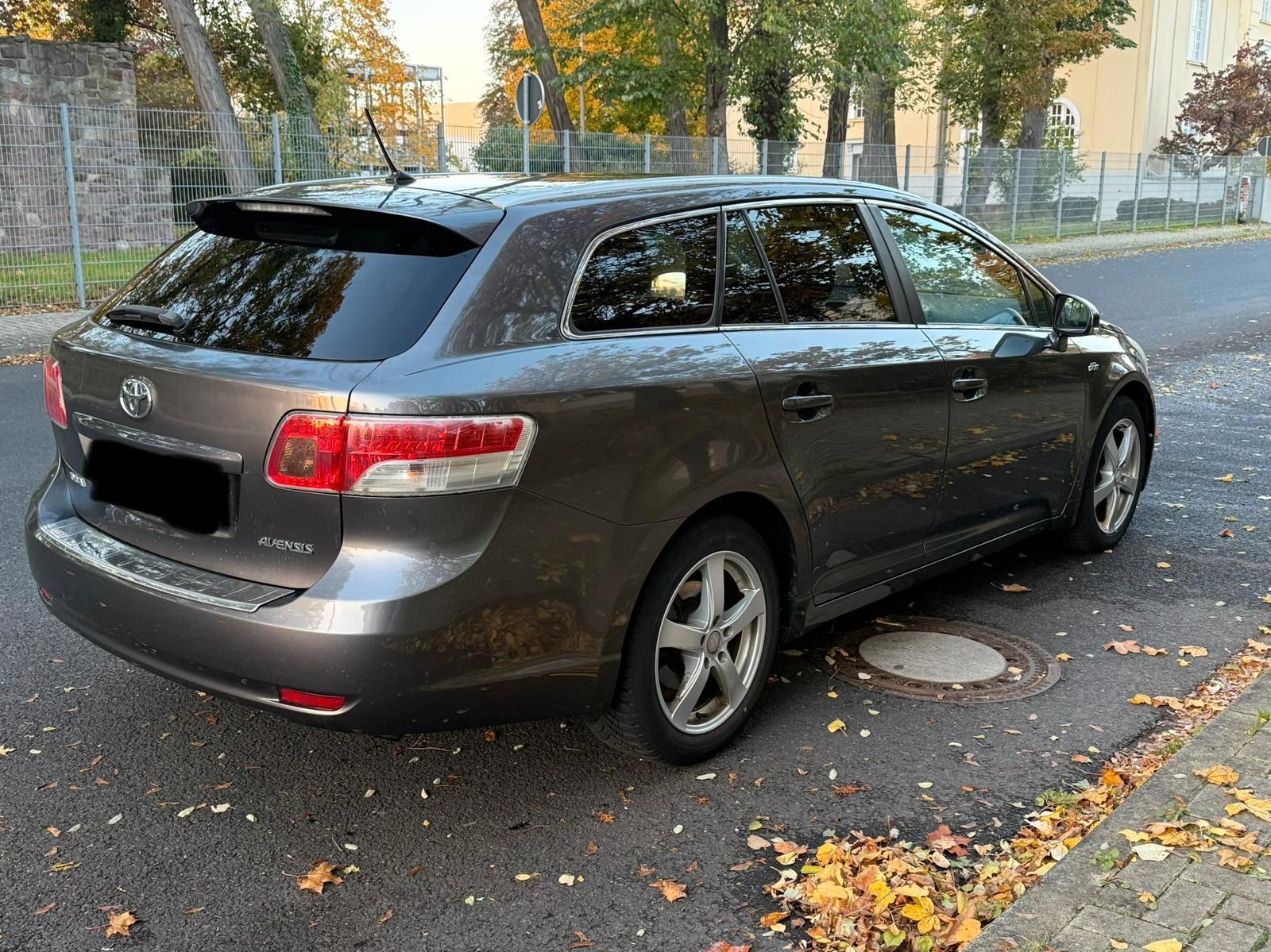 Toyota Avensis 2011 — photo 6