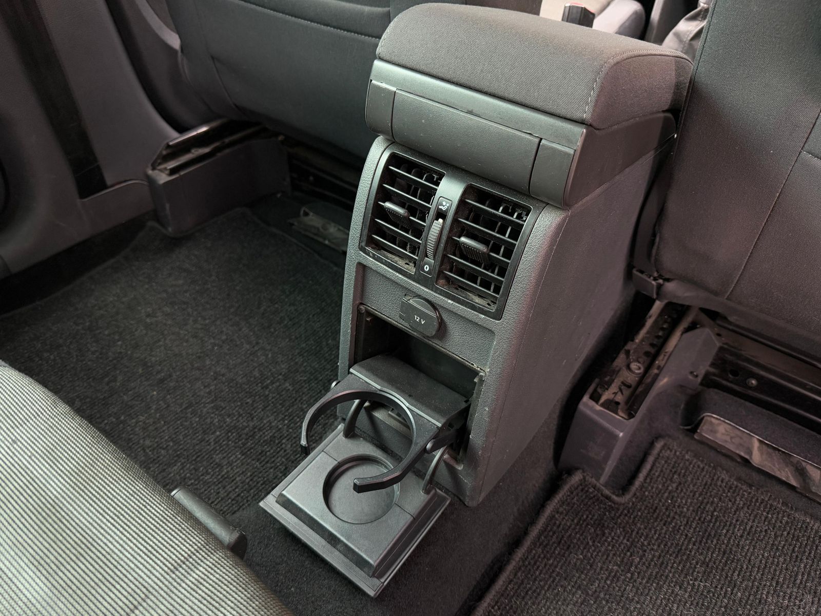 Fahrzeugabbildung Volkswagen Touran 2.0 FSI Goal NAVI+AHK+PDC+TEMP+ALLWETTER+