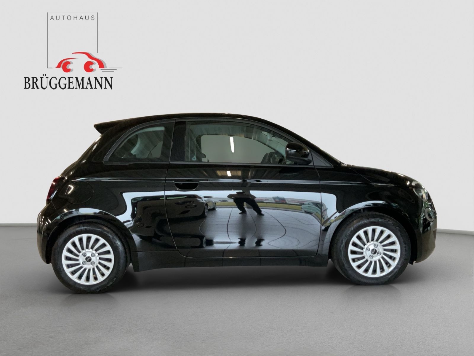 Fahrzeugabbildung Fiat 500e + Radio- & Winterpaket