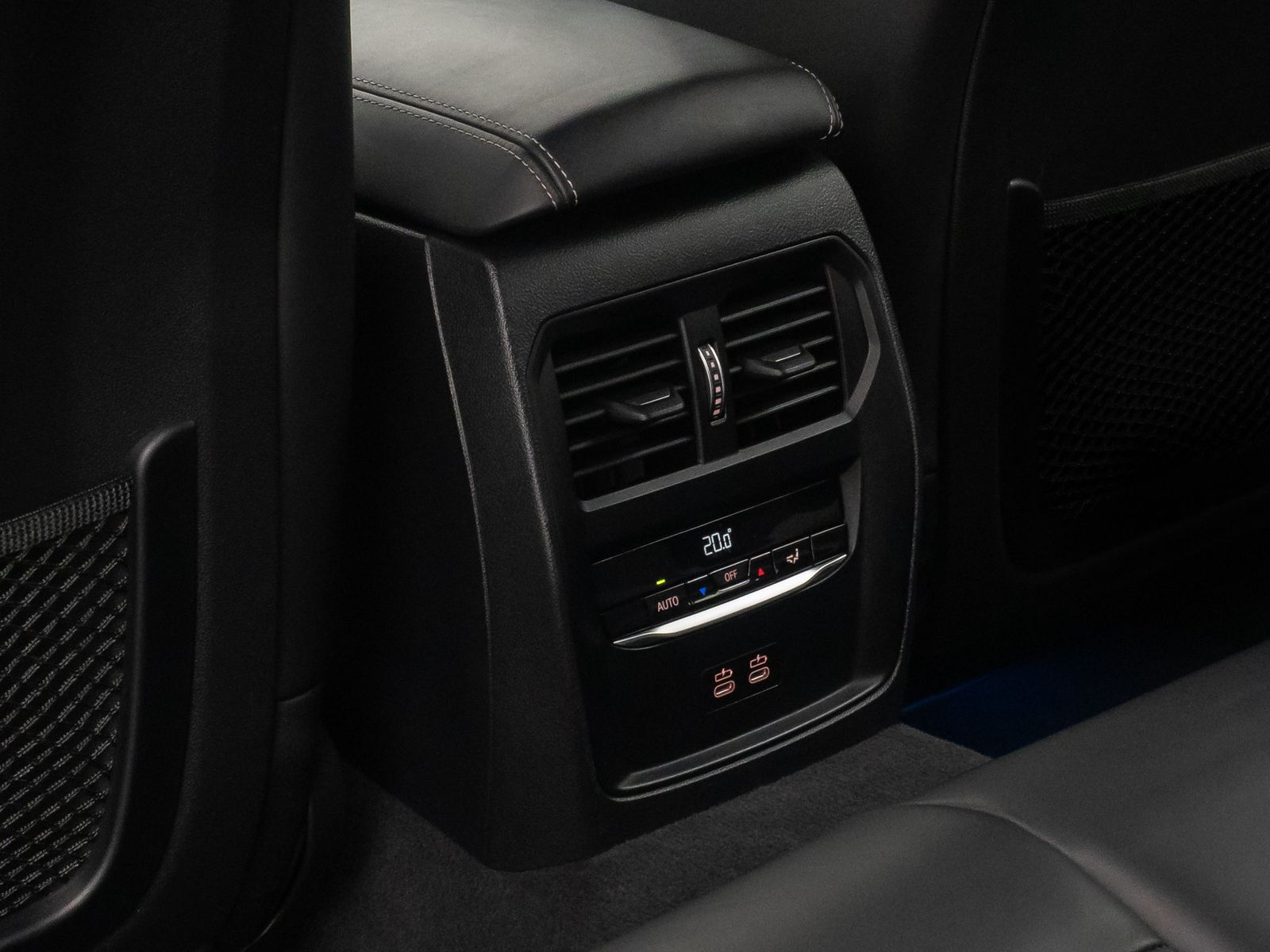 Fahrzeugabbildung BMW 330e Luxury Line Laser DAB 360°HUD Leder Komfort