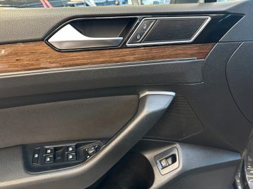 Volkswagen Passat *AHK*SZHZ*PANO*ACC*NAVI*