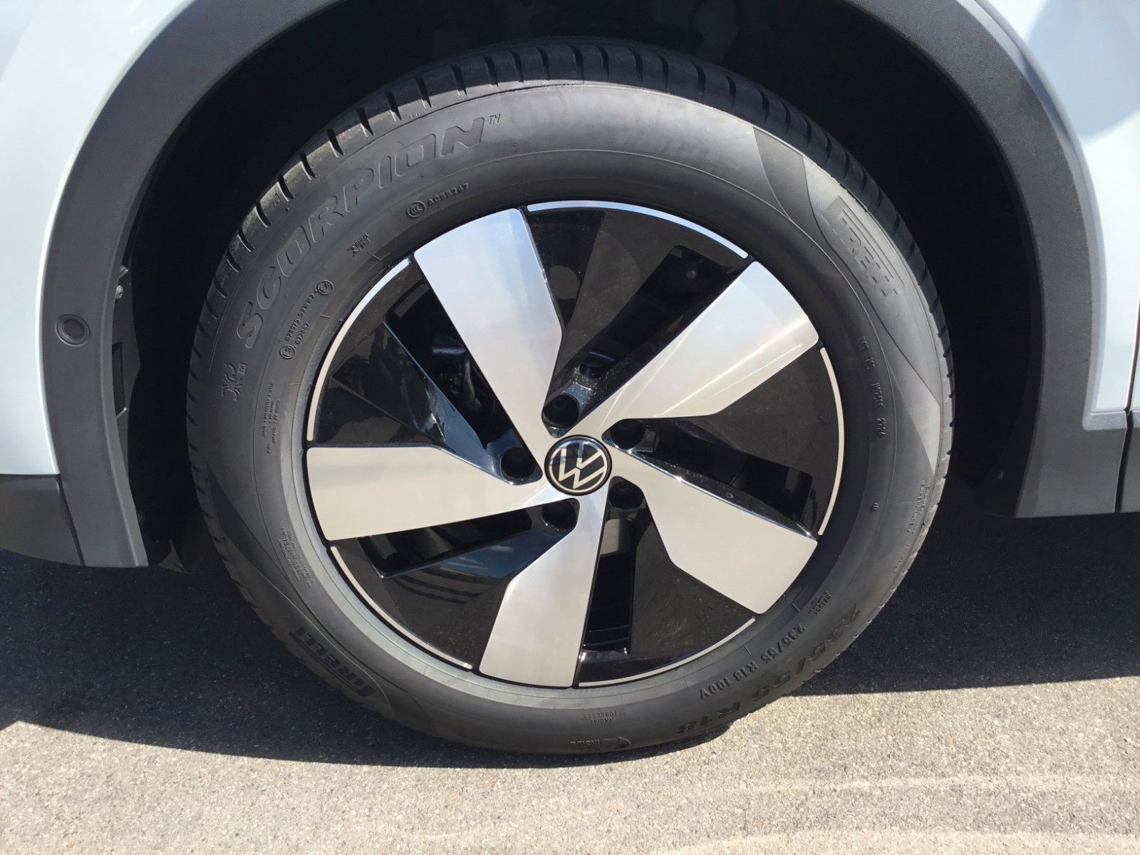 Fahrzeugabbildung Volkswagen Tiguan 1.5 eTSI DSG Elegance+360°+MatrixLED+AHK