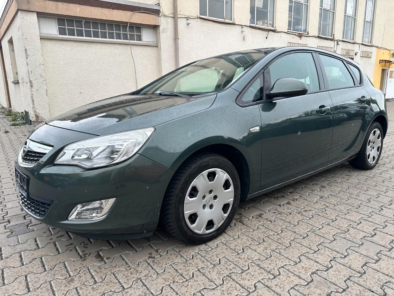 Opel Astra J Lim. 5-trg. Edition