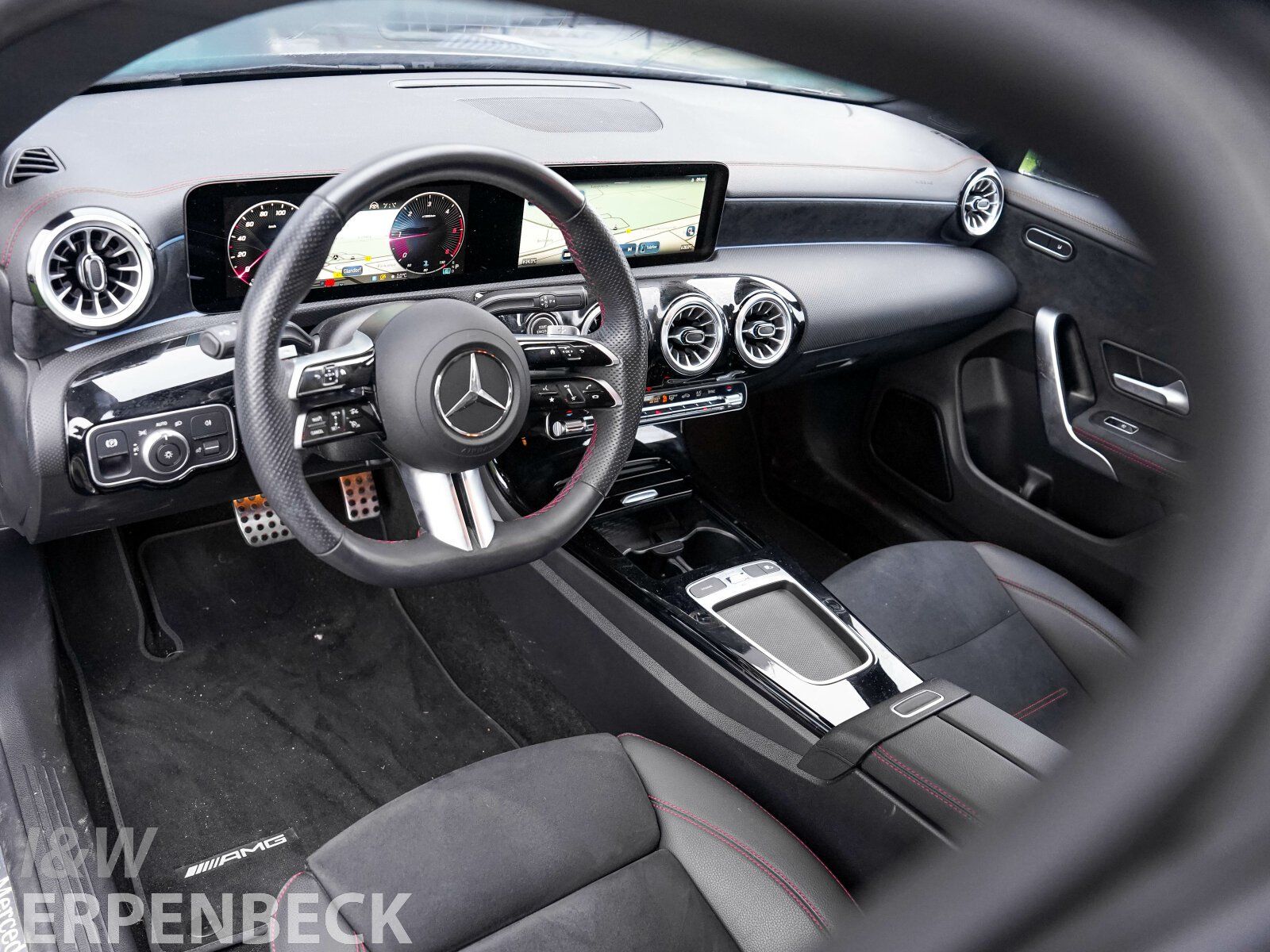 Fahrzeugabbildung Mercedes-Benz CLA 200 d SB AMG-Premium Distronic AHK 360° FAP