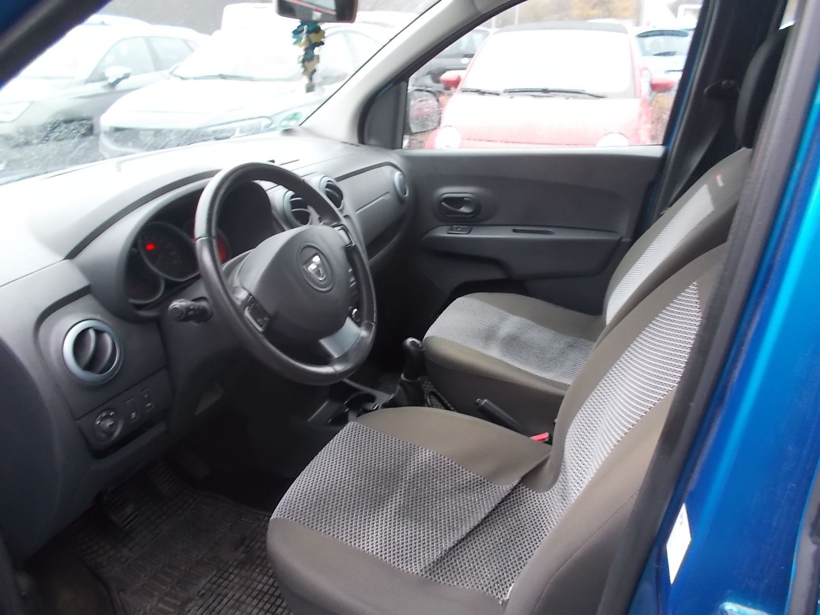Fahrzeugabbildung Dacia Lodgy Stepway 1.2 TCe 7 Sitze