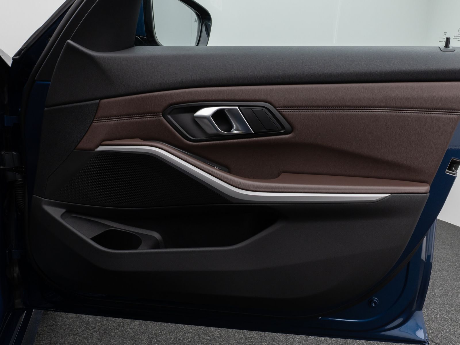 Fahrzeugabbildung BMW 330e xD Kamera HUD DAB Alarm Komfort LED Sport