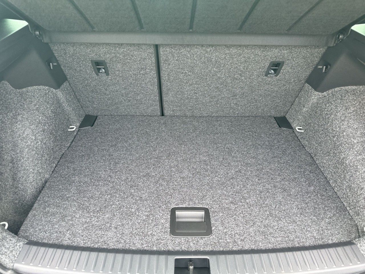 Fahrzeugabbildung SEAT Arona FR 1.0 TSI 85 kW - mit KI generiert/bearbeitet