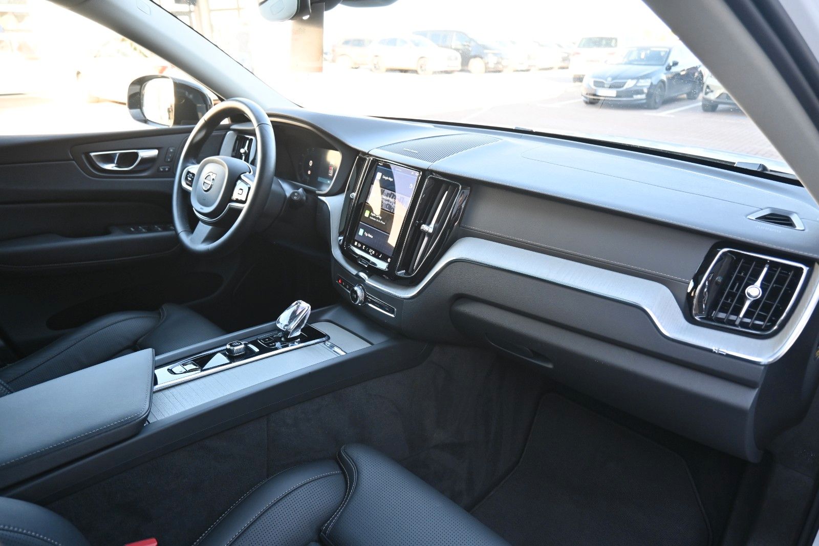 Fahrzeugabbildung Volvo XC60 B5 AWD Ultra Dark*LED*PANO*H&K*LUFT*360*HUD