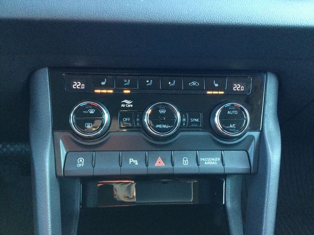 Karoq 1.5 TSI ACT Drive 125 PDC SHZ KAMERA LED