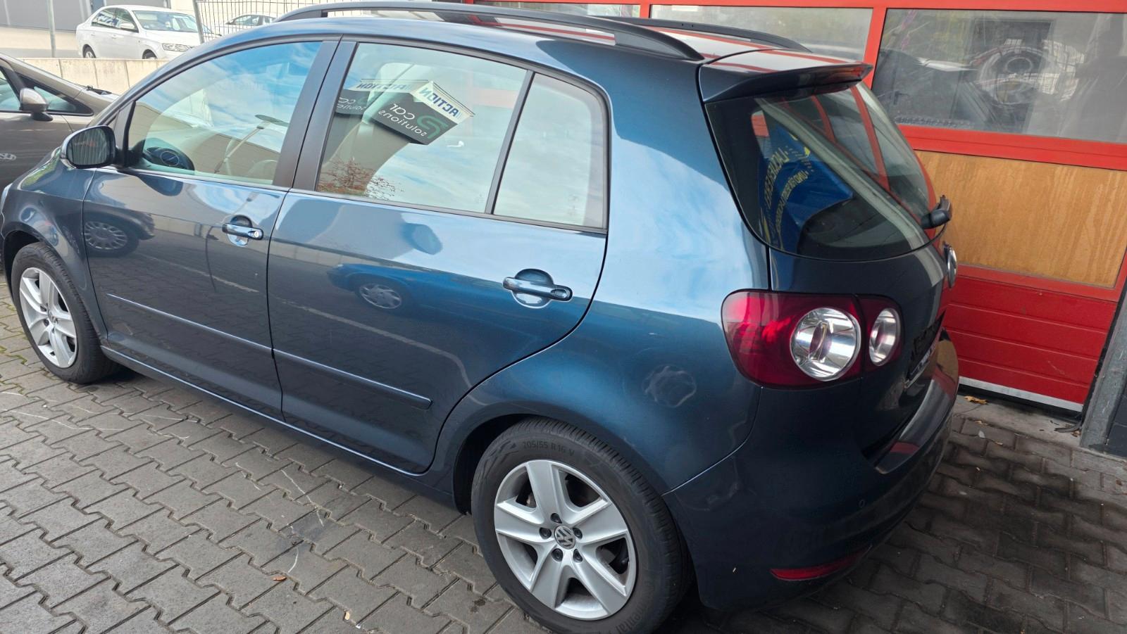 Volkswagen Golf Plus 2009 — rear view