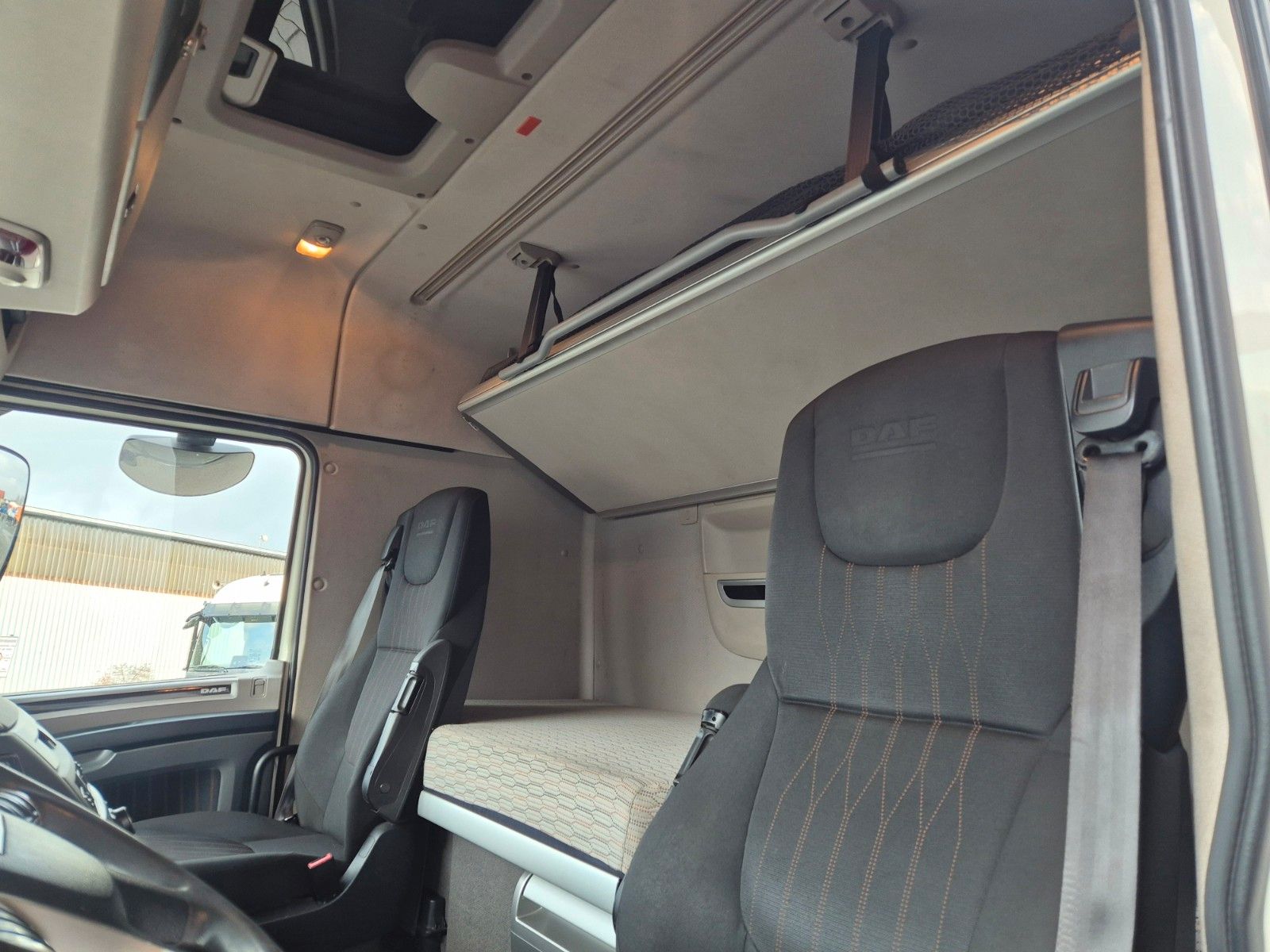 Fahrzeugabbildung DAF XF 450 4x2 Spoiler Klima 2x Tank 2x Bett