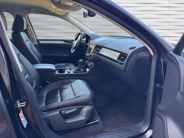 Volkswagen Touareg - 11