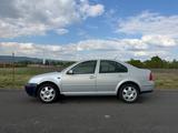 Volkswagen Bora 1.6 Highline VIELE NEUTEILE - Volkswagen Bora Highline mit Benzin-Antrieb