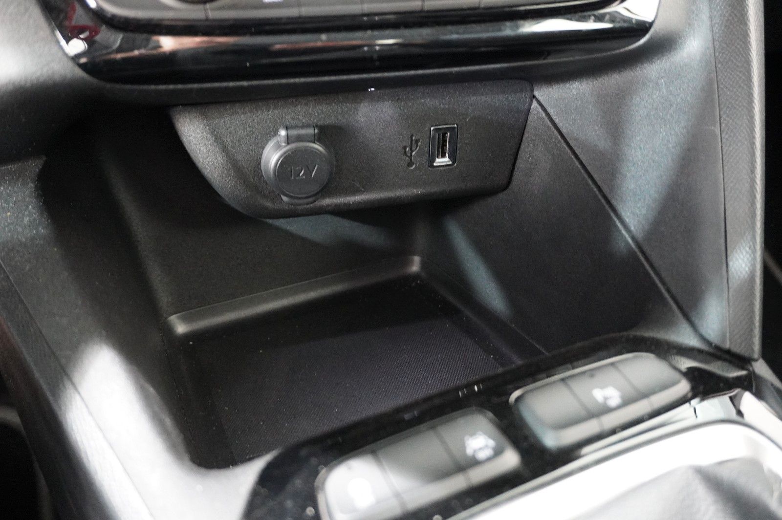 Fahrzeugabbildung Opel Corsa F 1.2 ELEGANCE NAVI/LED/KAMERA/SPORT/DAB+