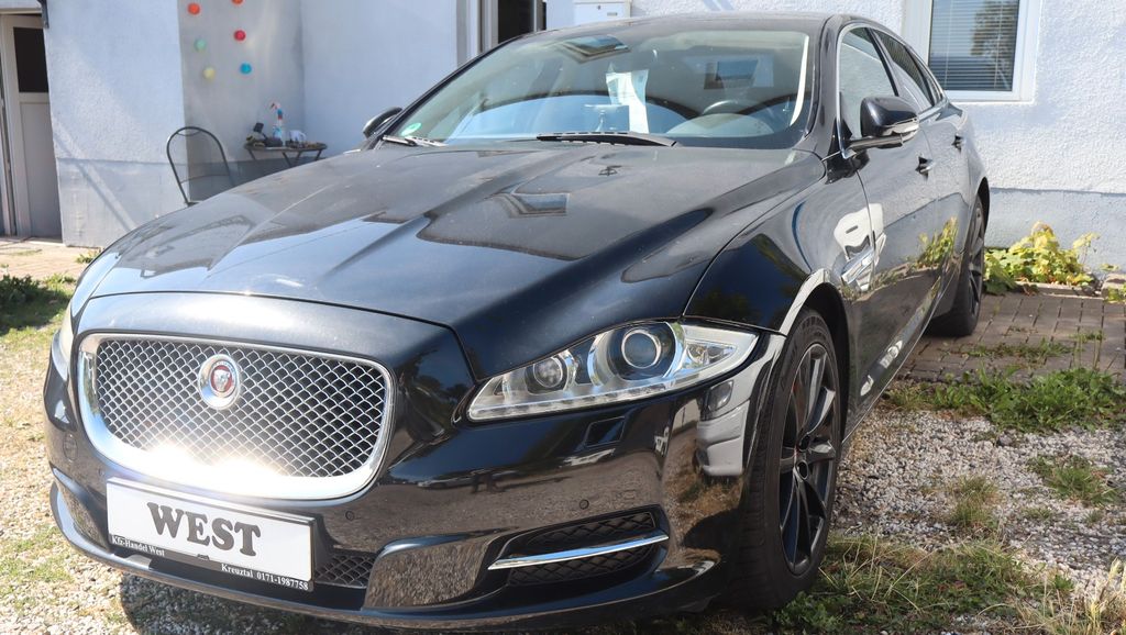 Jaguar XJ