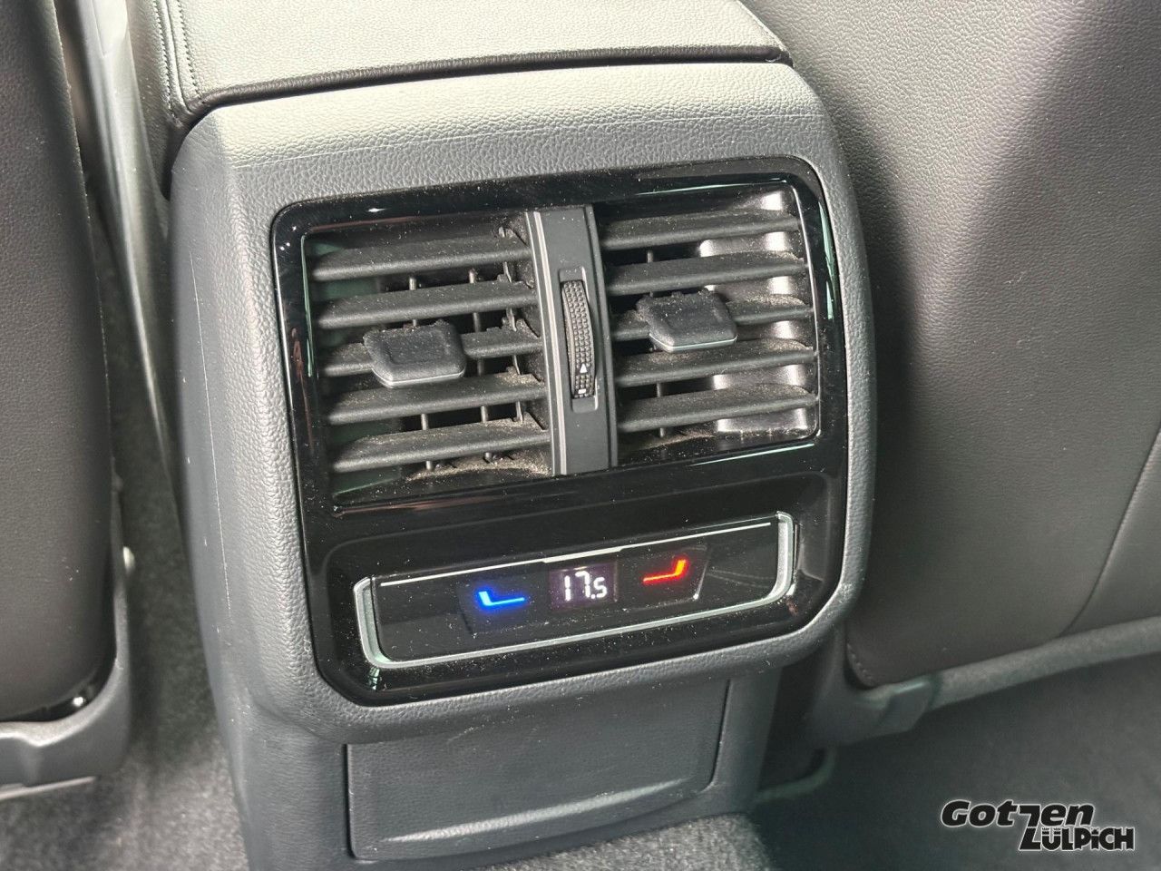 Fahrzeugabbildung Volkswagen Passat Variant Alltrack 4Motion Rear View AHK