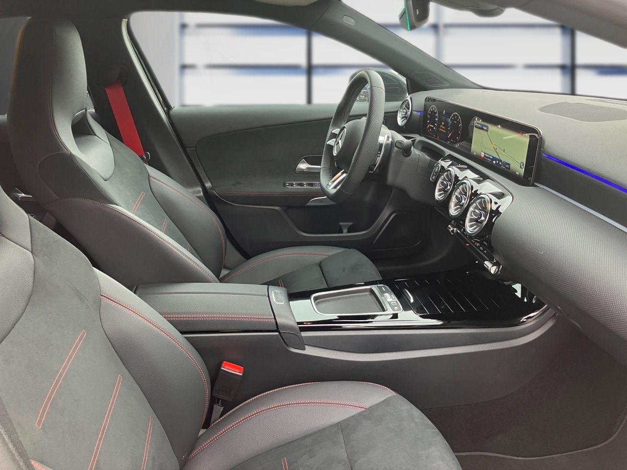 Fahrzeugabbildung Mercedes-Benz AMG A 35 4M NIGHT+MULTIBEAM+LENKRADHEIZ+KAMERA+