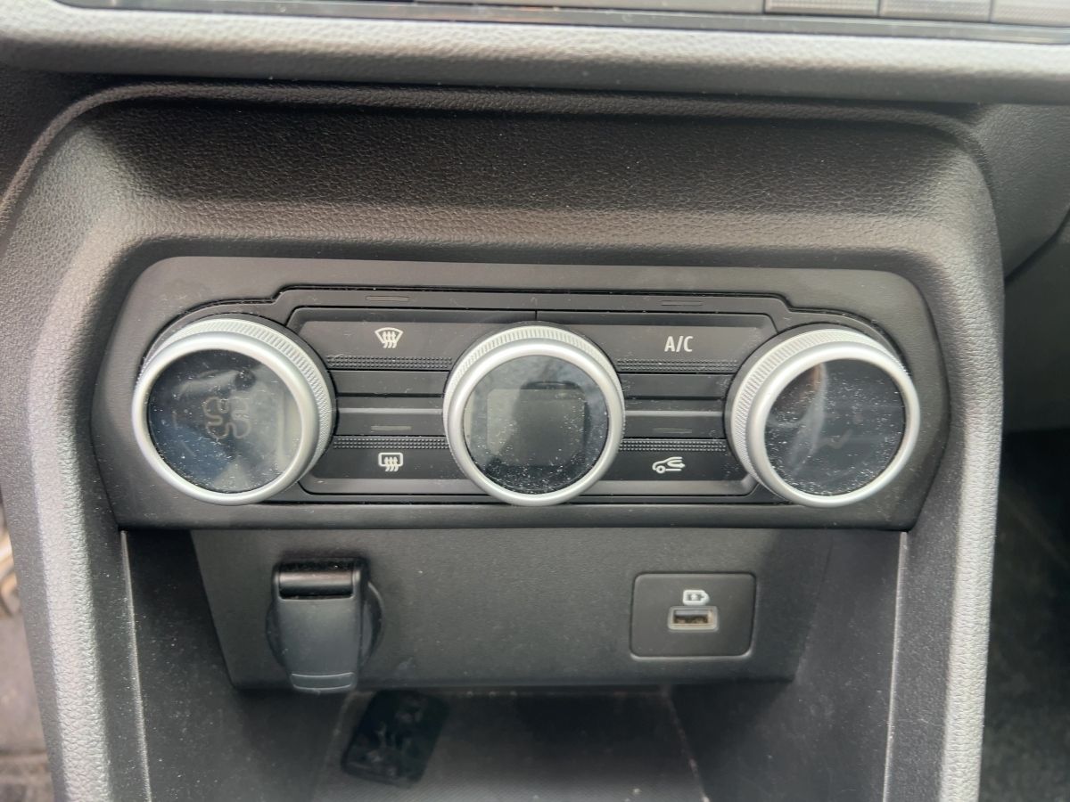 Fahrzeugabbildung Dacia Sandero Stepway Expression+ TCe 110 SHZ Kamera