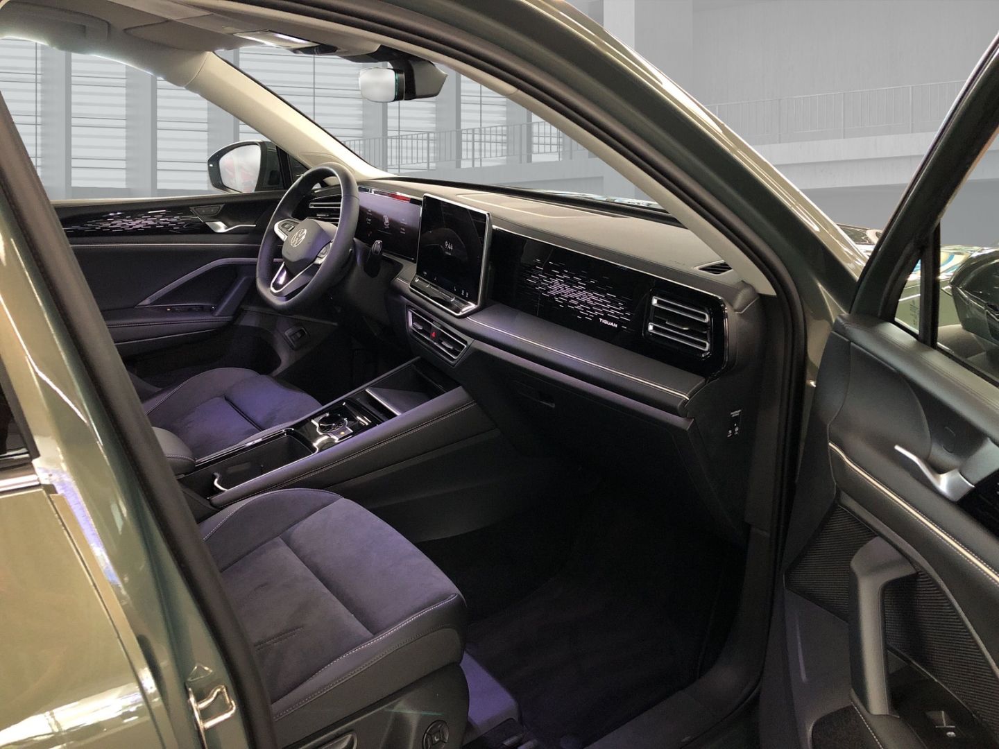 Fahrzeugabbildung Volkswagen Tiguan Elegance 1.5 eTSI DSG AHK-klappbar Navi D