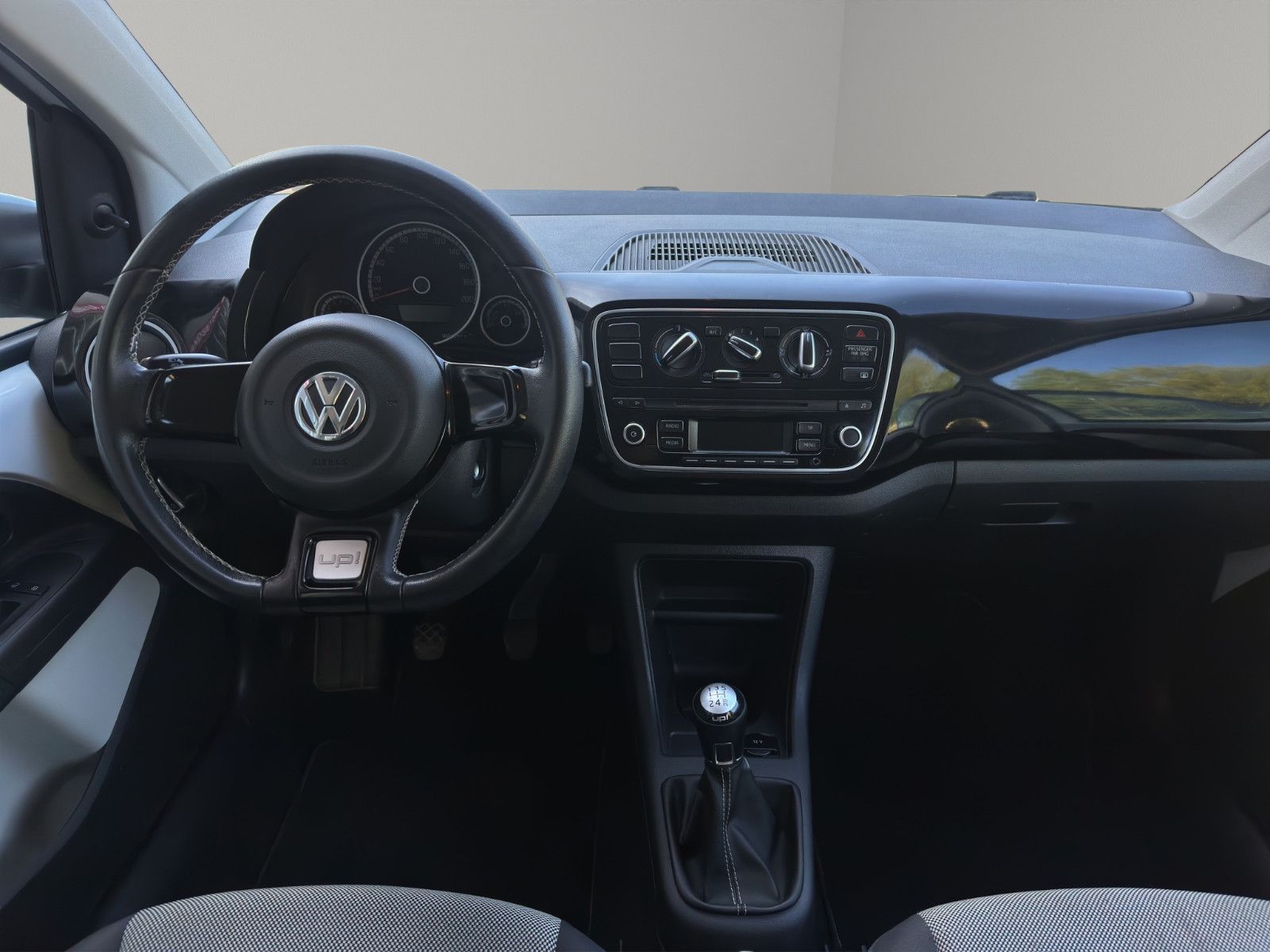 Fahrzeugabbildung Volkswagen up! cheer up! KLIMA 4-TÜRIG AUS 1.HAND