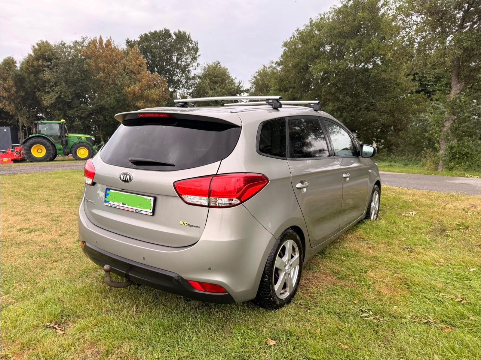 Kia Carens 2013 — interior