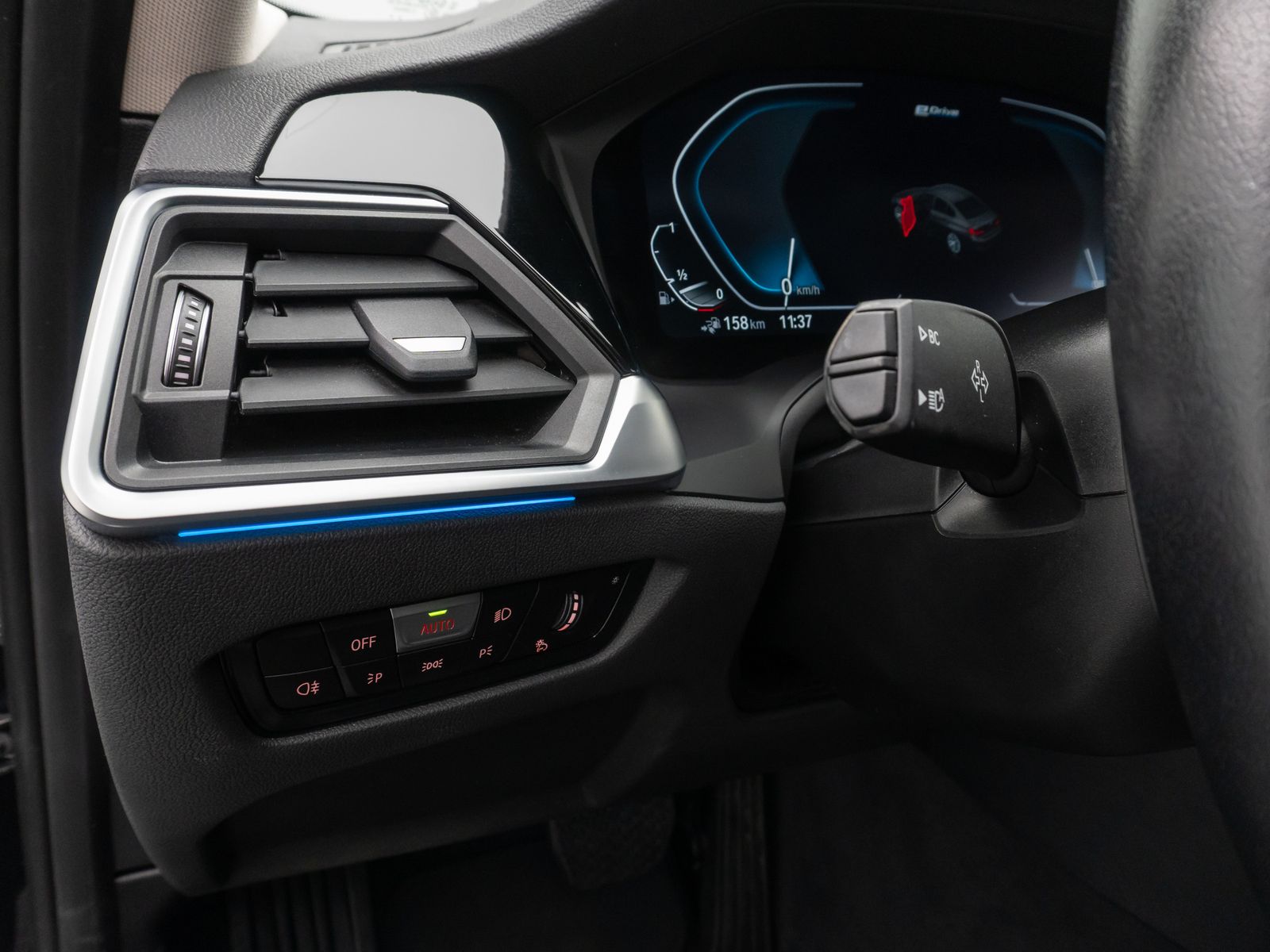 Fahrzeugabbildung BMW 320e Sport Line Alarm DAB PDC GeschwindigReg 18"