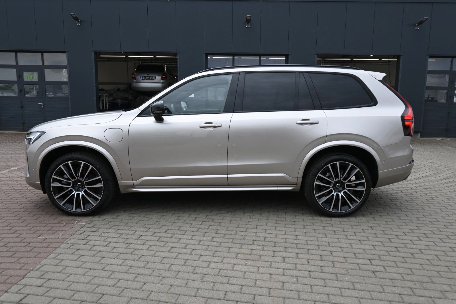 Fahrzeugabbildung Volvo XC90 T8 AWD Ultra Dark´*STDHZG*360°*LUFT*ACC*AHK