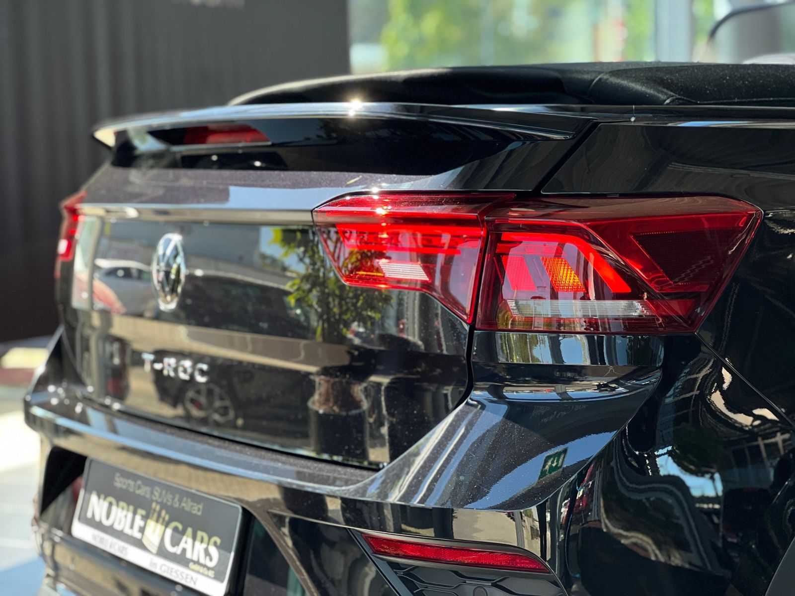 Fahrzeugabbildung Volkswagen T-Roc Cabriolet R Line Black AHK BEATS KEYLESS