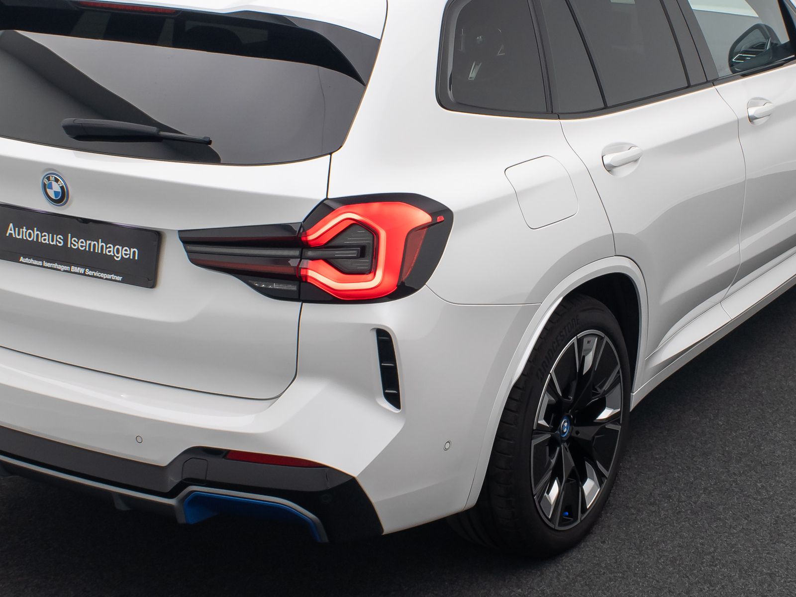 Fahrzeugabbildung BMW iX3 Impressive ACC 360°HUD AHK DAB Panorama H/K