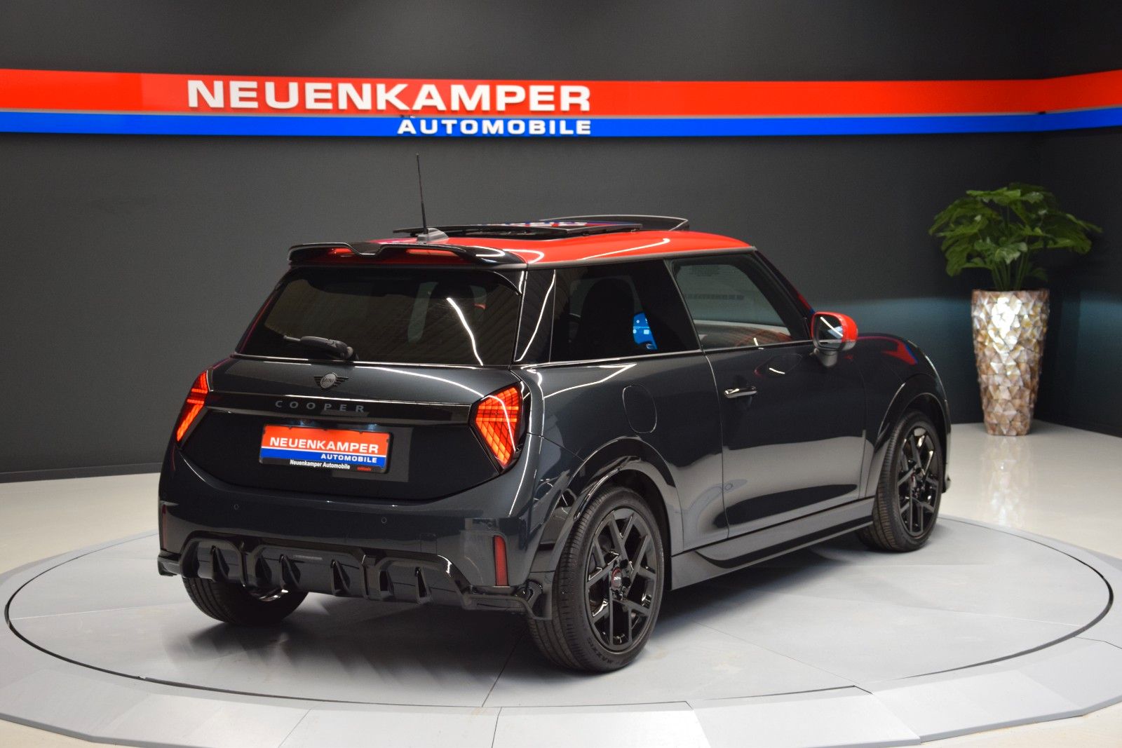 Fahrzeugabbildung MINI Cooper C John Cooper Works Trim L HuD Leder Ambi