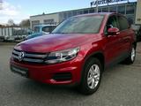 Volkswagen Tiguan Track & Field 4Motion Erste Hand! - mit Diesel-Antrieb: Rot, Geländewagen