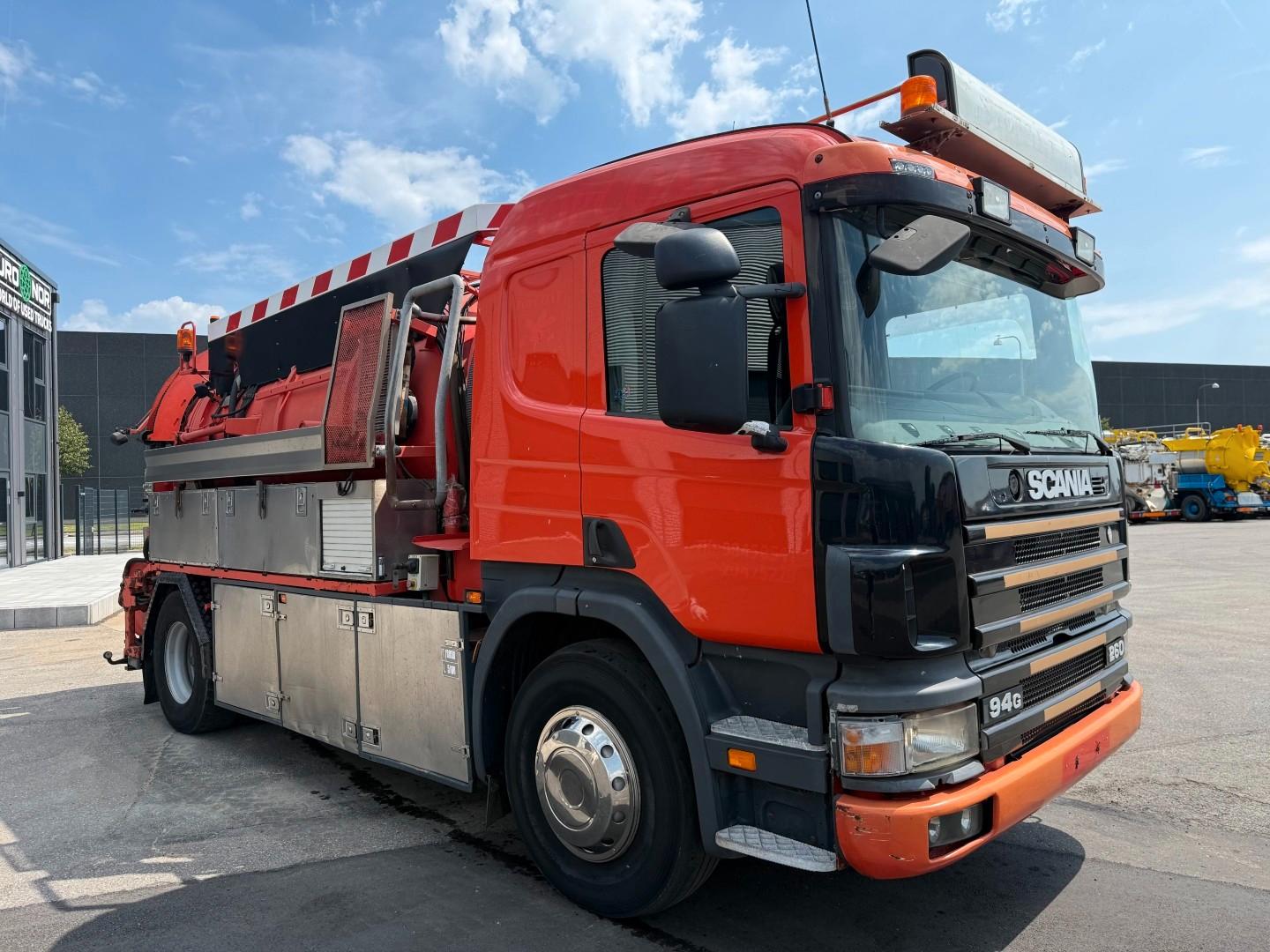 Scania P94/260 4x2 NZ SLS590 Simon Moos Kombi 8.400 l.
