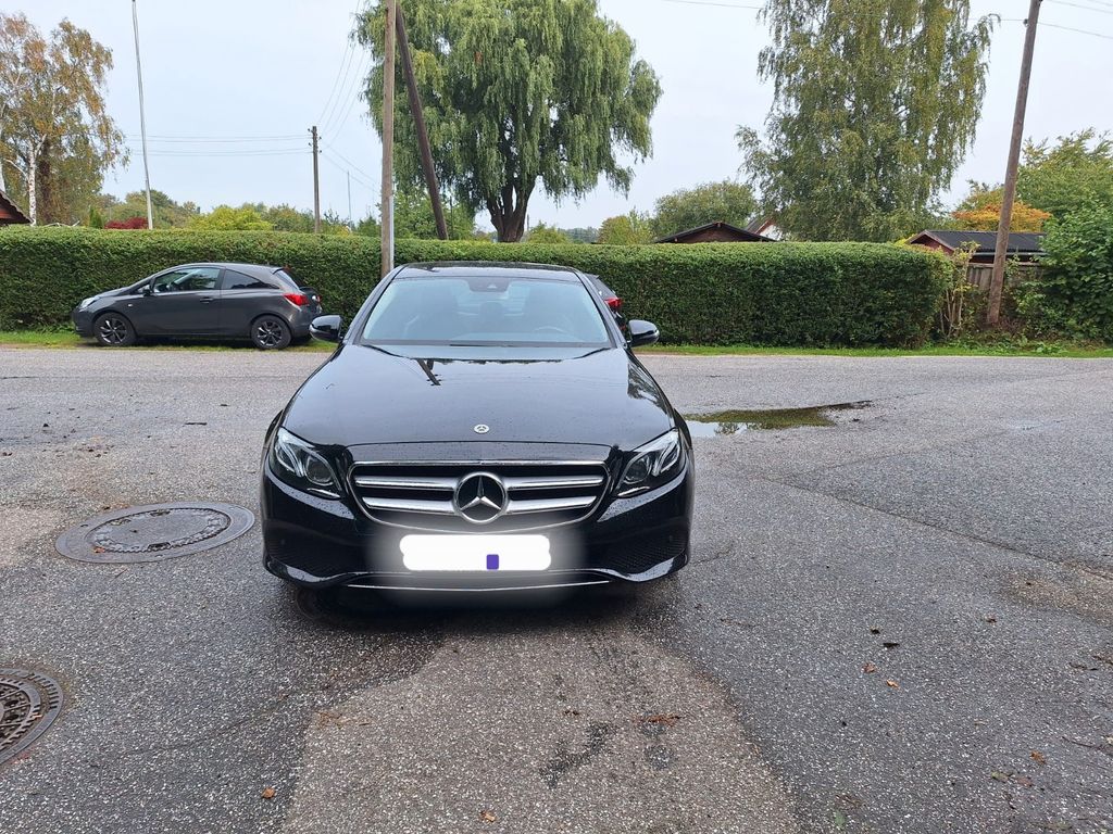 Image of Mercedes-Benz E 220